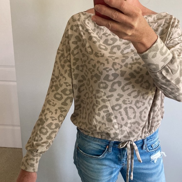 Animal Print Long Sleeve Cropped Top - Picture 8 of 12